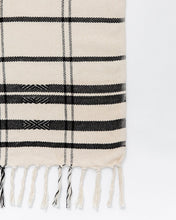 Load image into Gallery viewer, Amorie Throw