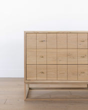 Load image into Gallery viewer, Huxton Dresser