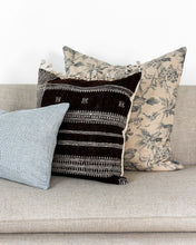 Load image into Gallery viewer, Danny Floral Print Pillow Cover