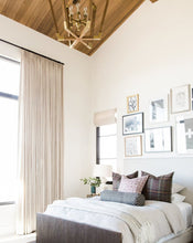 Load image into Gallery viewer, Bastian Chandelier
