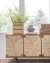 Load image into Gallery viewer, Elephant Grass Hampers
