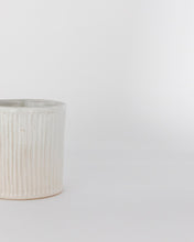 Load image into Gallery viewer, Glossy White Scalloped Crock
