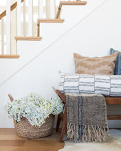 Load image into Gallery viewer, Ojos Pillow Cover
